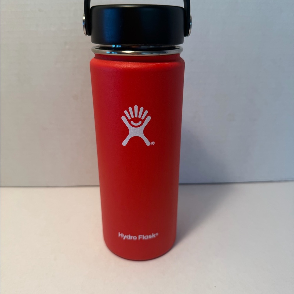 18 oz Standard Mouth: 18 oz Water Bottle | Hydro Flask RED